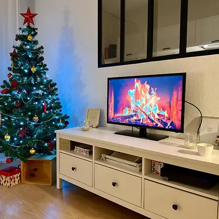 Superbe Cosy A 10 Min Du Marche De Noel